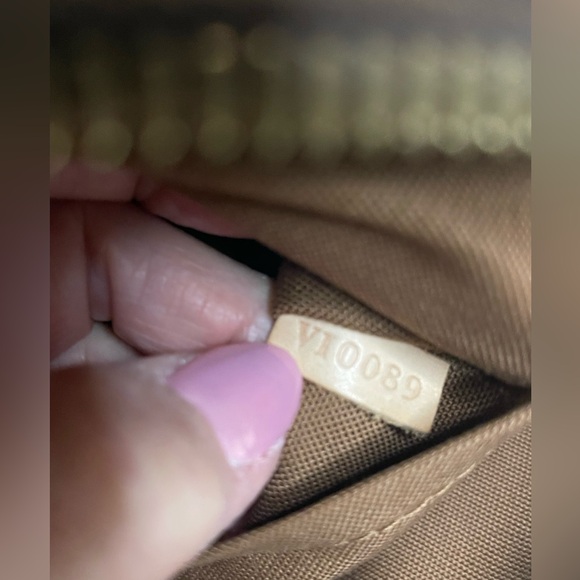 Louis Vuitton Tivoli Handbag PM - Picture 6 of 7